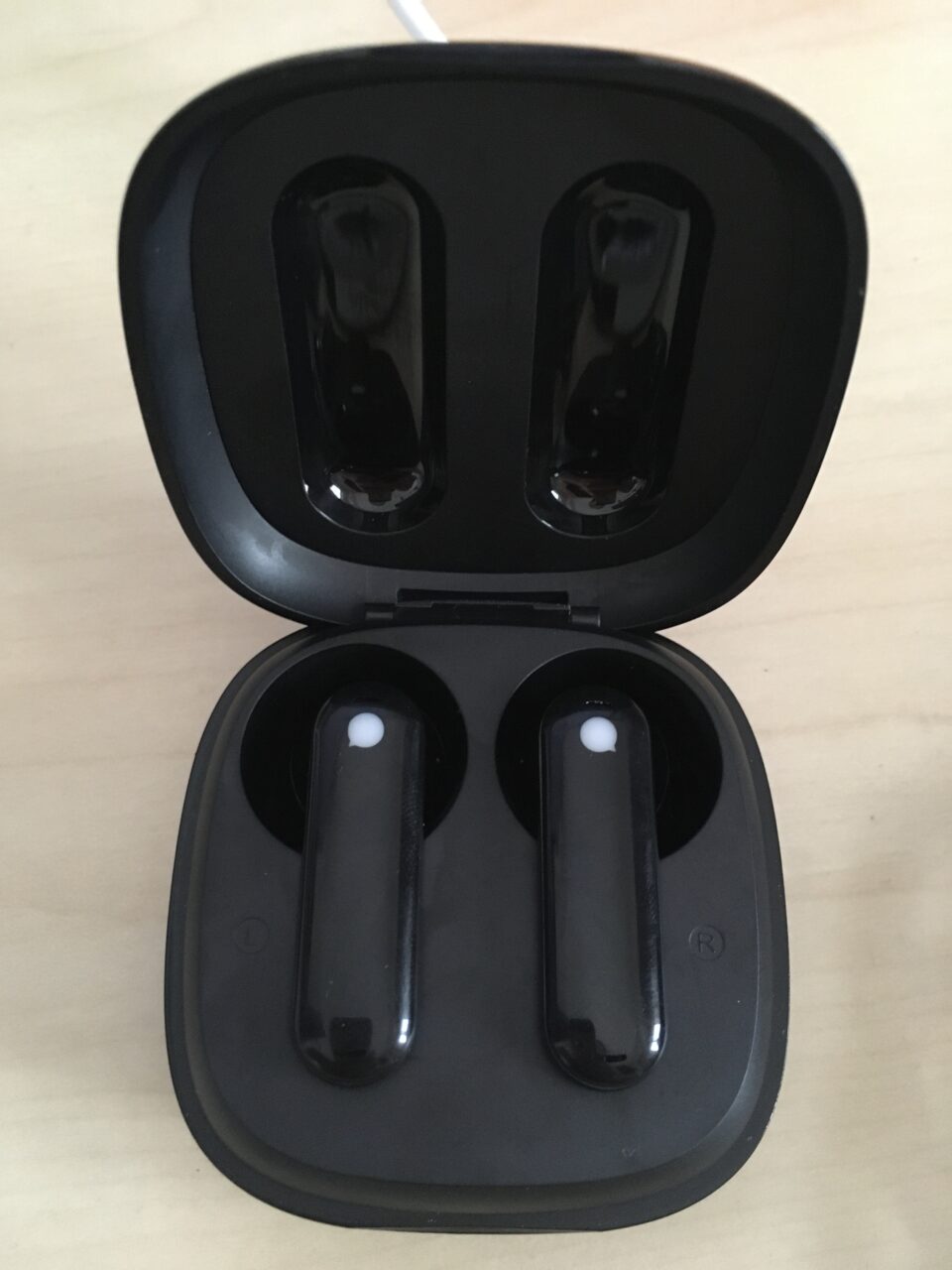 Oreillettes de traduction TimeKettle WT2 Edge, boîtier de chargement ouvert